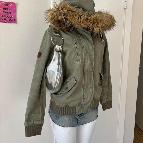 Roxy Y2K Bomber Jacket: Olive Green Faux Fur Hood, Indie Utility (Size S) - Picture 6 of 8